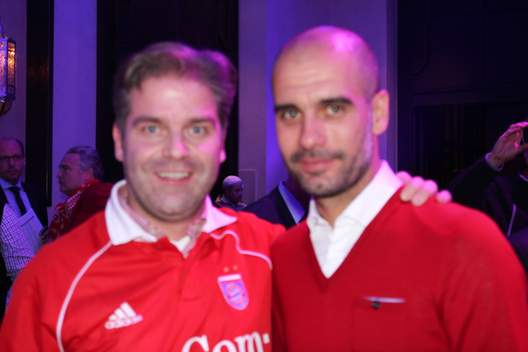 Hanns Gröner mit Pep Guardiola nach Dreharbeiten rund um das Fifa Weltpokalfinale in Marrakesch 2013