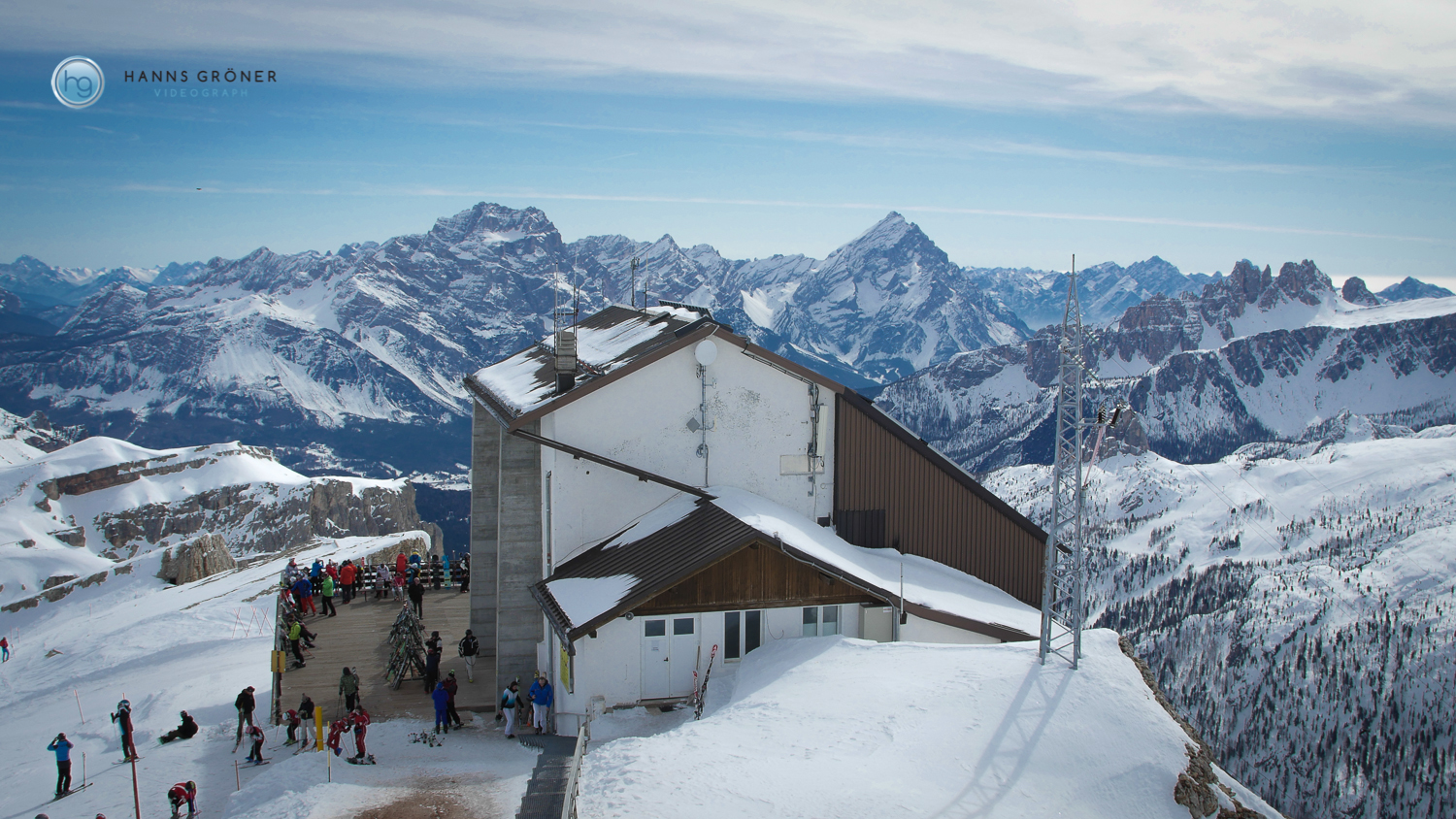 Blick vom Rifugio Lagazuoi auf die Bergstation (Foto: Hanns Gröner)