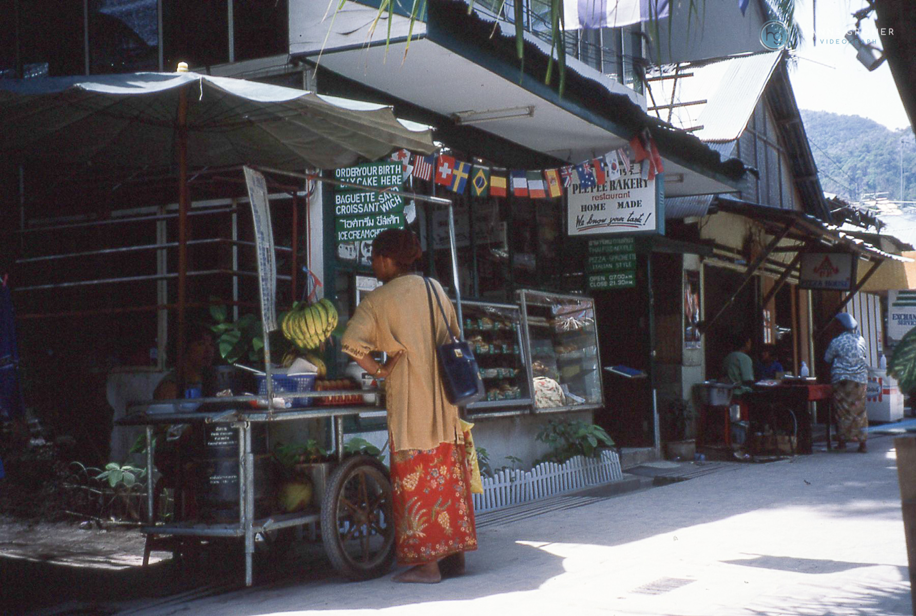 Straßenszene Ko Phi Phi Don (1997, Foto: Hanns Gröner)