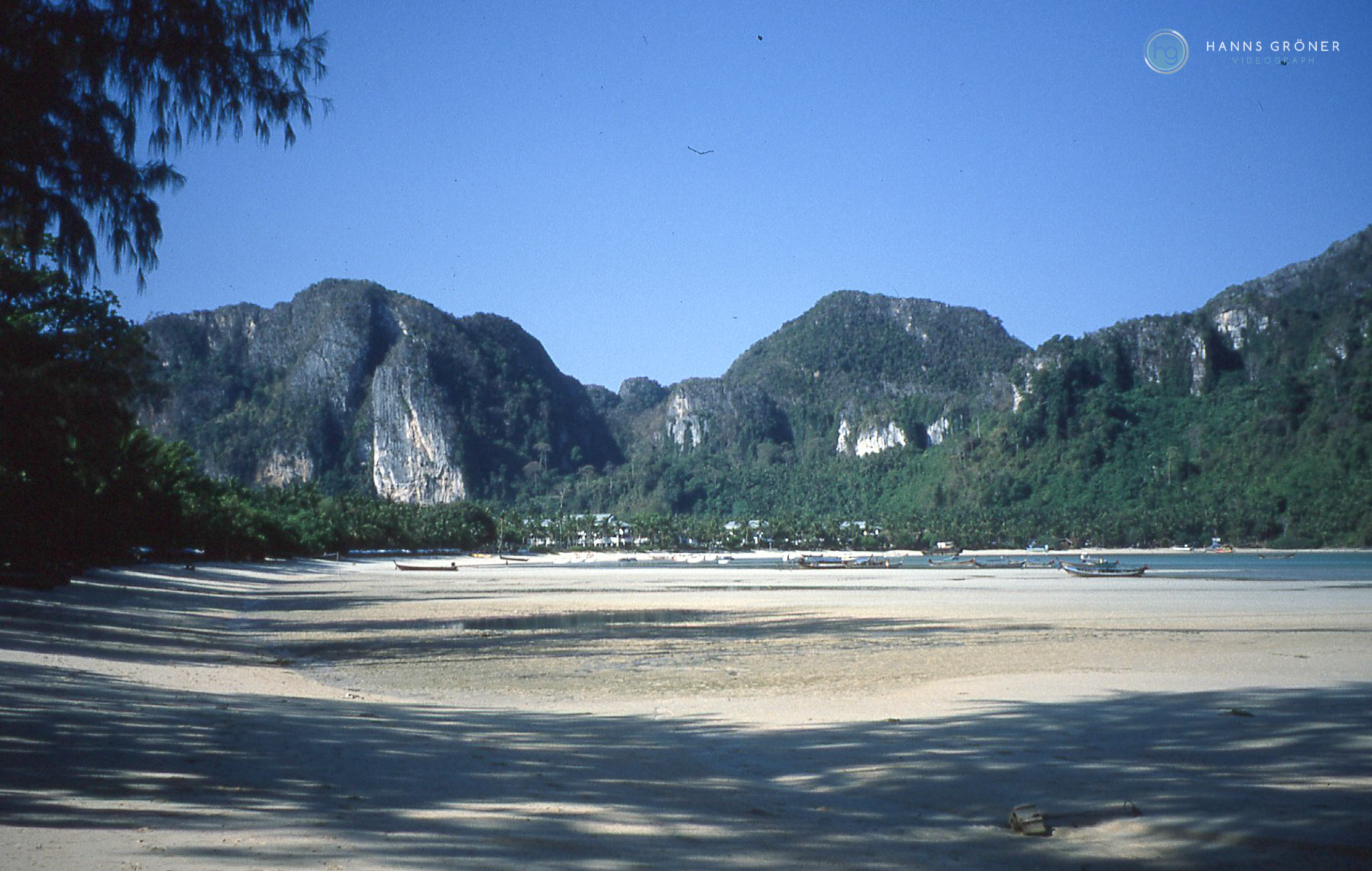 Strand Ko Phi Phi Don bei Ebbe (1997, Foto: Hanns Gröner)
