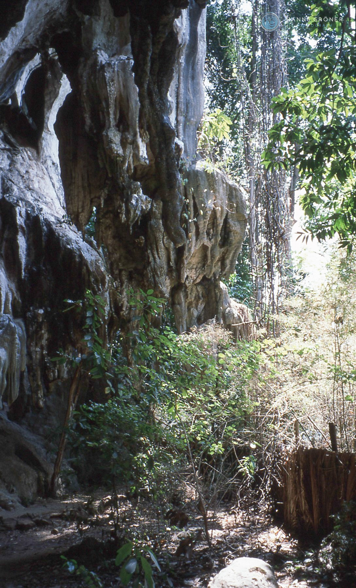 Weg an den Affen vorbei zum Railay Beach (1997, Foto: Hanns Gröner)