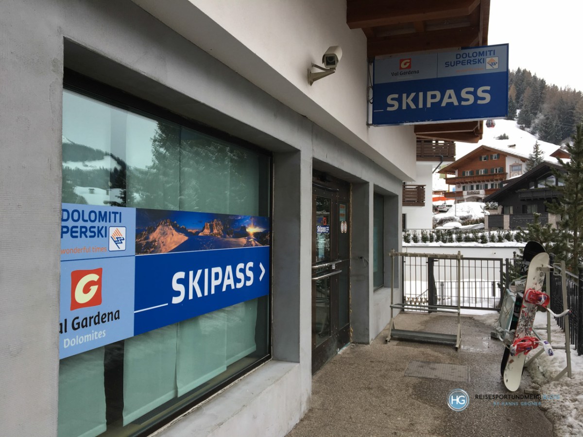 Skipass-Büro in Wolkenstein (Foto: Hanns Gröner)
