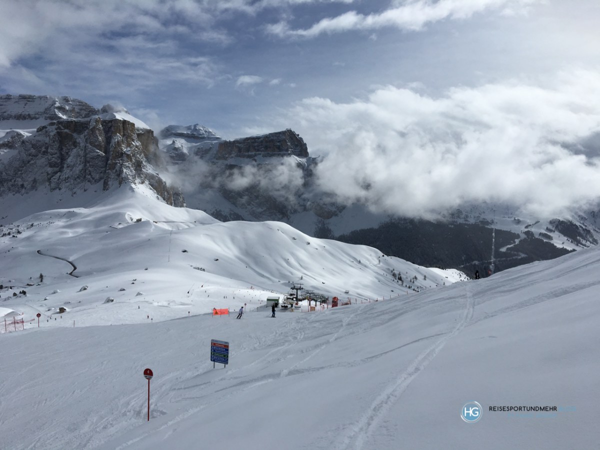 Sella Joch und Sella Gruppe im Hintergrund (Foto: Hanns Gröner, 2018)