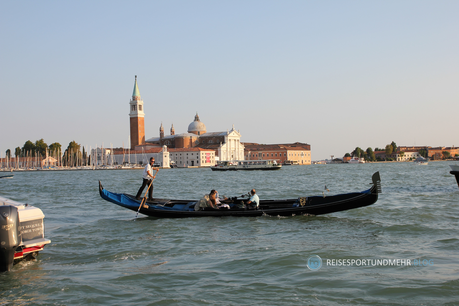 Venedig | Gondel vor San Giorgio (Foto: Hanns Gröner, 2010)