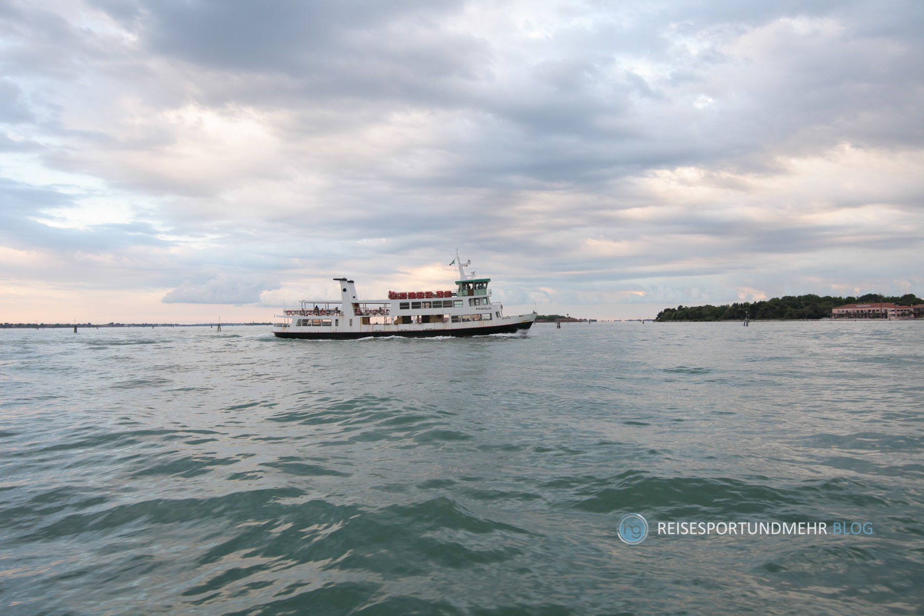 Schiff von Punta Sabbioni nach Venedig (Foto: Hanns Gröner, 2015)
