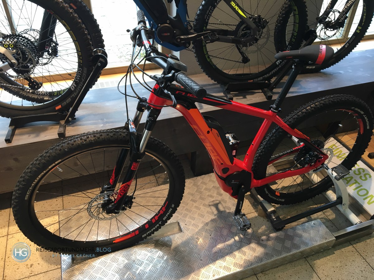 EMTB CUBE Reaction Hybrid Race 500 bei Rabe-Bike in Oberhaching (Foto: Hanns Gröner)