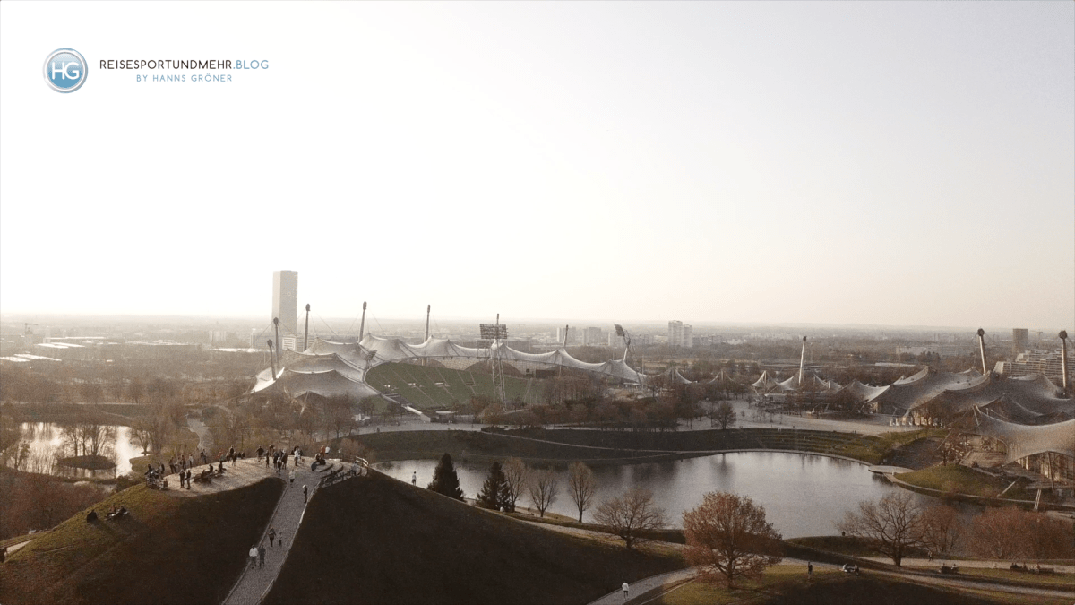 Olympiastadion in der Dämmerung im April 2018 (Foto: Hanns Gröner)