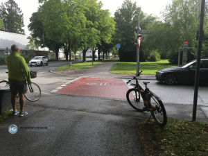 Fahrradunfall Friedenspromenade Ecke Solalindenstraße am 25.6.2018 (Foto: Hanns Gröner)