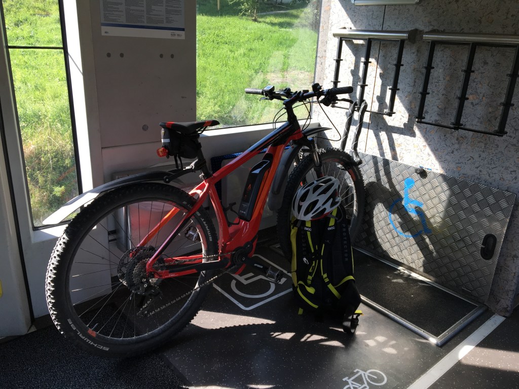 Fahrrad in der BOB von Holzkirchen nach Schliersee (Foto: Hanns Gröner)