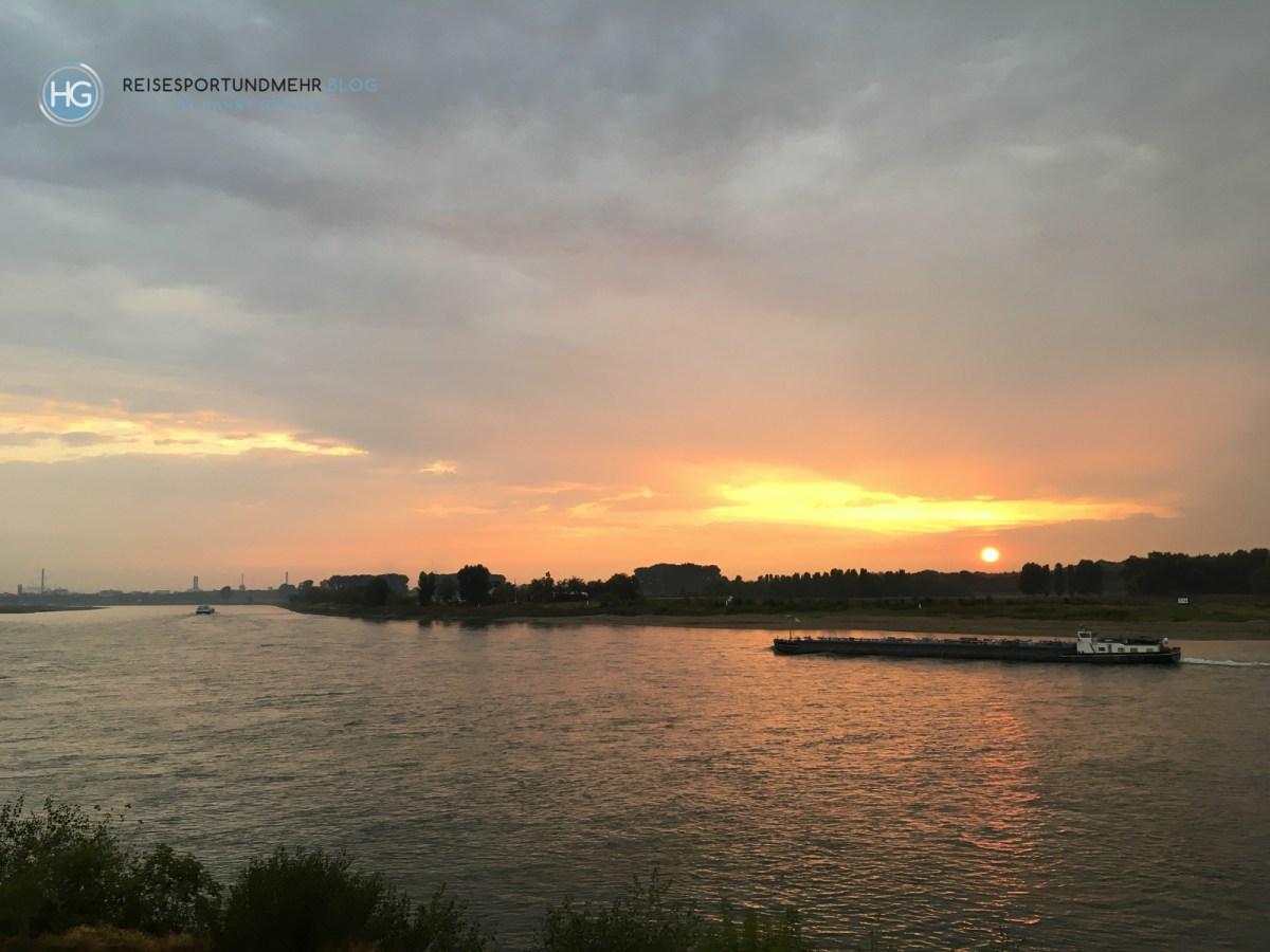 Vater Rhein | Monheim bei Sonnenuntergang (Foto: Hanns Gröner)