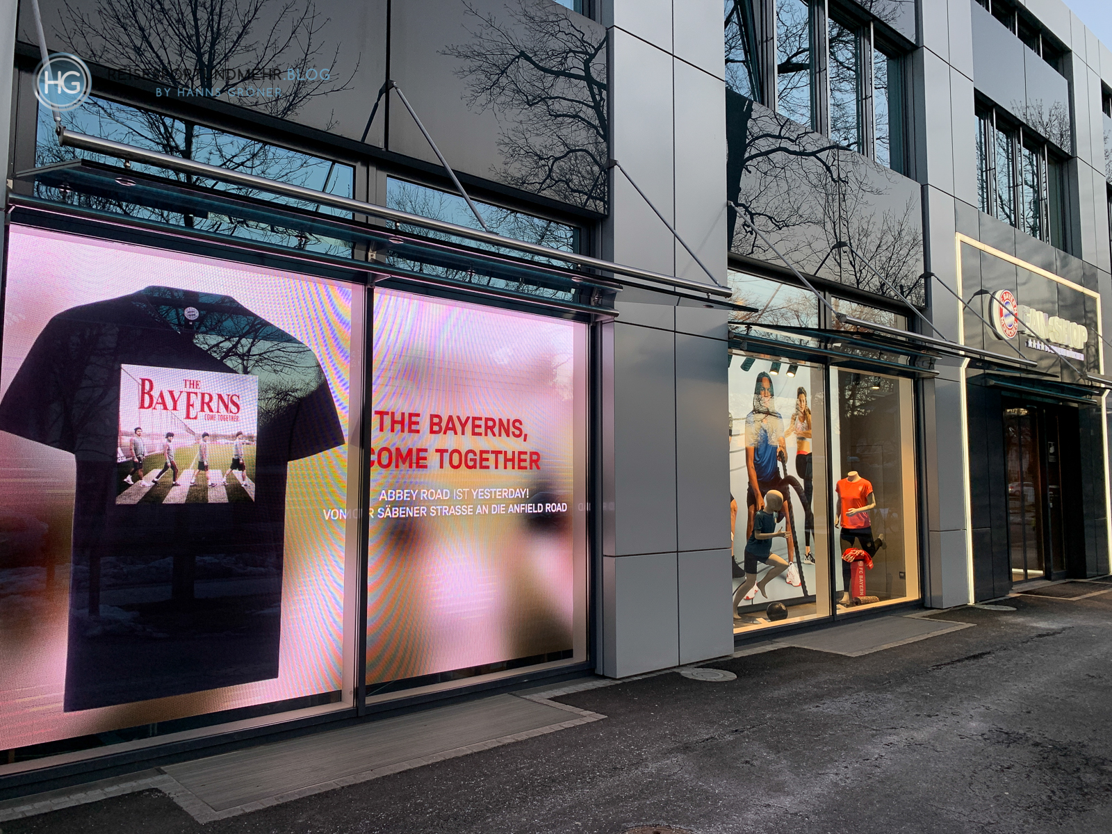 Bayern vor dem Spiel in Liverpool-Fanshop (Foto: Hanns Gröner)