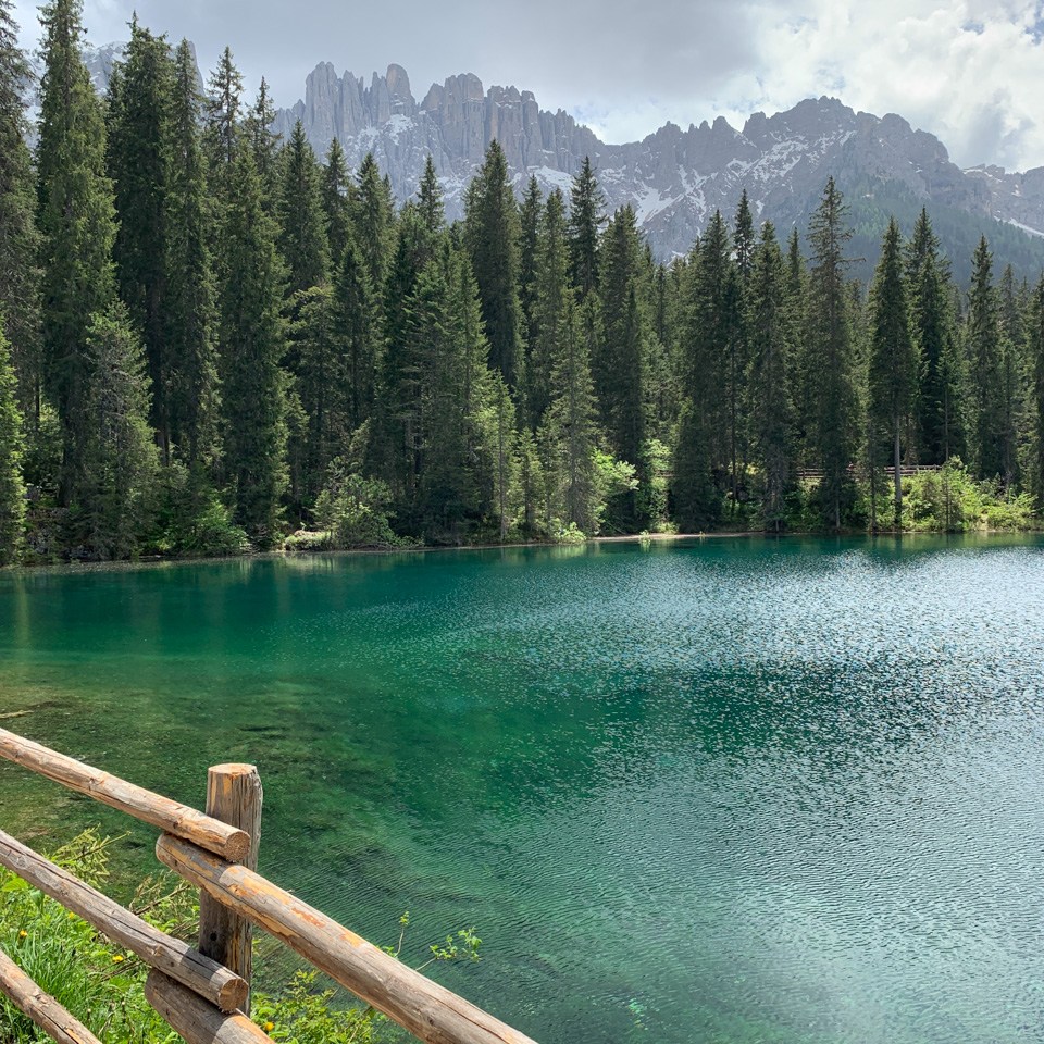 Karersee und Rosengarten im Juni 2019 (Foto: Hanns Gröner)