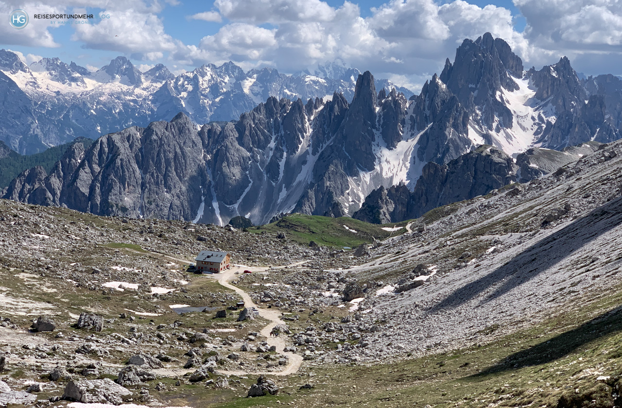 Drei Zinnen 2020 - Blick vom Paternsattel auf das Rifugio Lavaredo (Foto: Hanns Gröner)