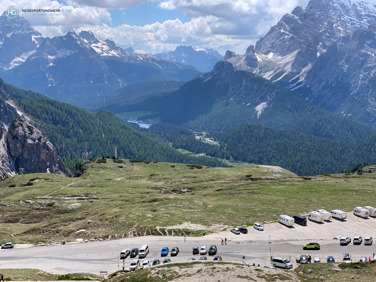 Dolomiten 2020 - Drei Zinnen - Parkplatz nahe Rifugio Auronzo mit Blick auf Misurinasee (Foto: Hanns Gröner)