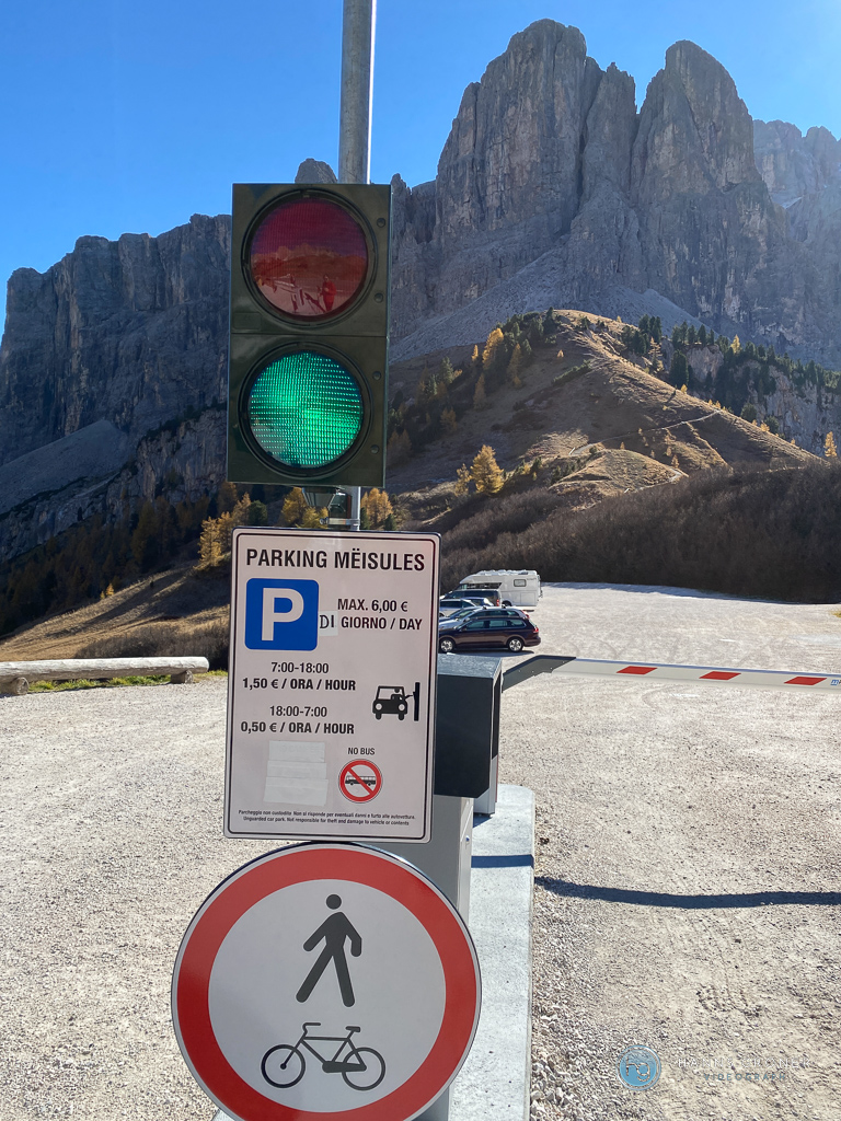 Dolomiten 2021 | Parken für Wohnmobile am Grödnerjoch (Foto: Hanns Gröner)