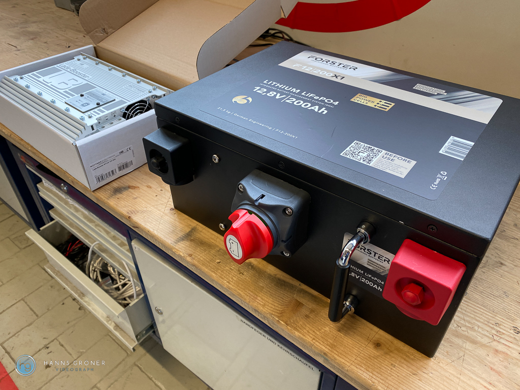 Neue LiFePo Batterie bei ACR in Traunstein (Foto: Hanns Gröner)ACR LiPo Batterie 1