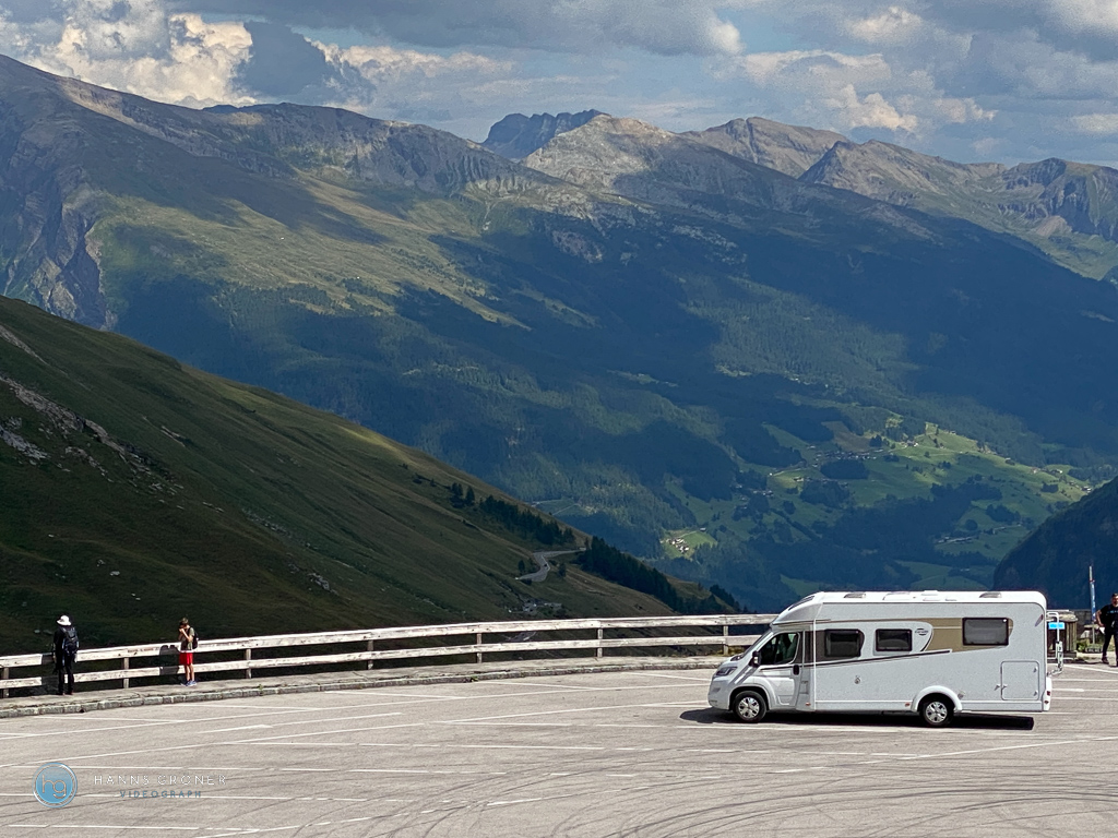 Parkplatz P1 für Busse und Wohnmobile am Großglockner im August 2022 (Foto: Hanns Gröner)