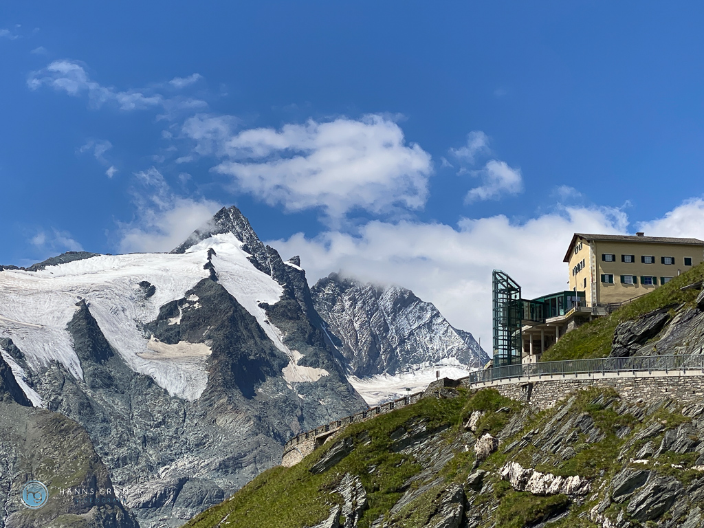 Parkplatz P1 für Busse und Wohnmobile am Großglockner im August 2022 (Foto: Hanns Gröner)