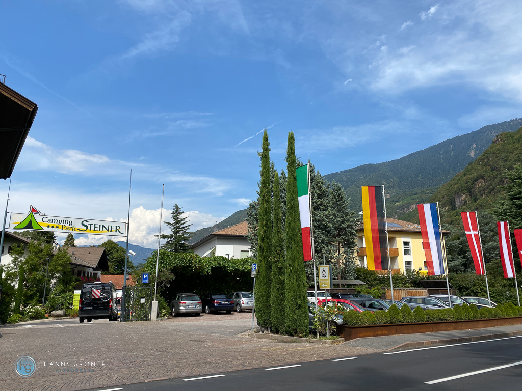 Einfahrt zum Campingplatz Steiner in Leifers bei Bozen 2022 (Foto: Hanns Gröner)