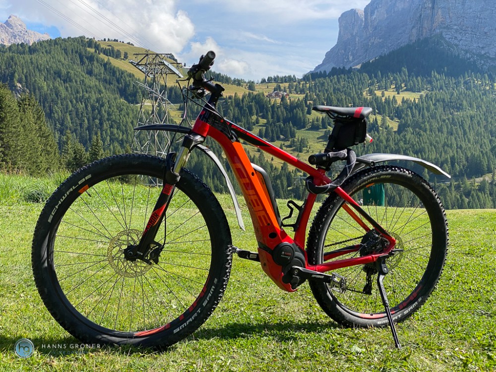 Mein Cube eMTB mit Blick in Richtung Grödnerjoch