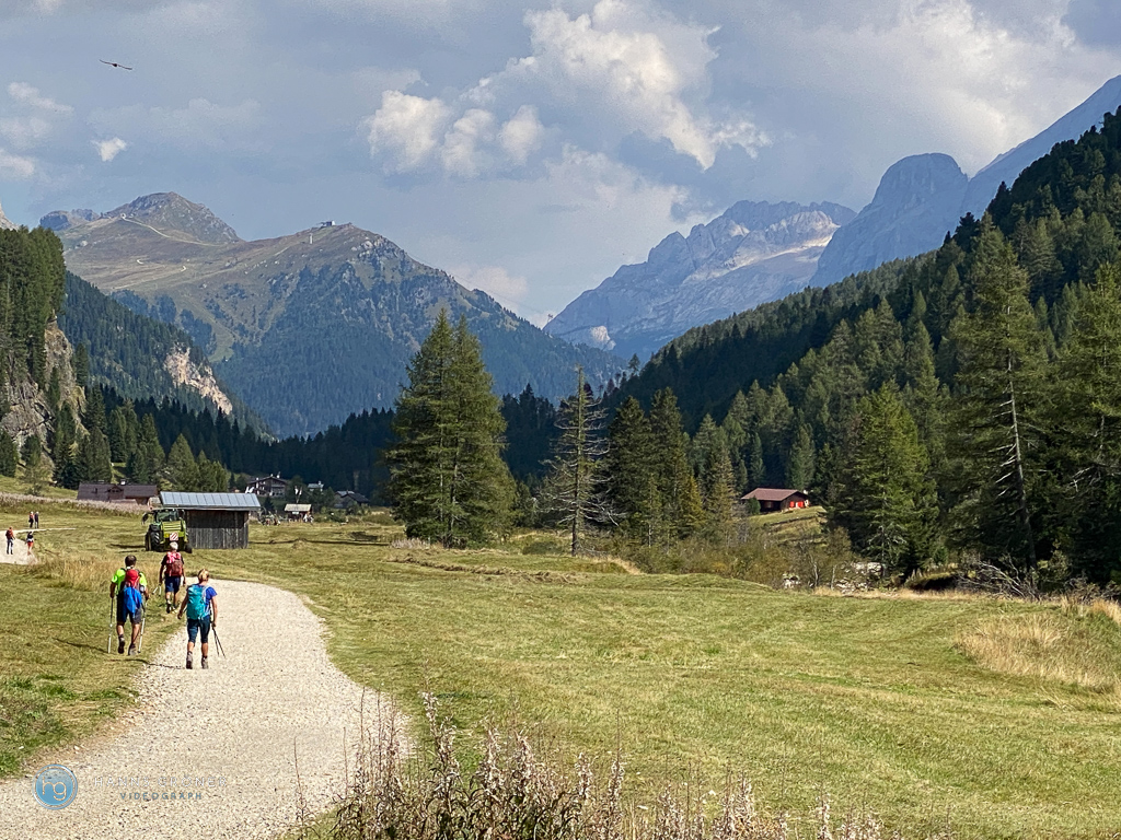 Dolomiten 2022 - im Durontal mit Blick auf das Belvedere und die Marmolada (Foto: Hanns Gröner)