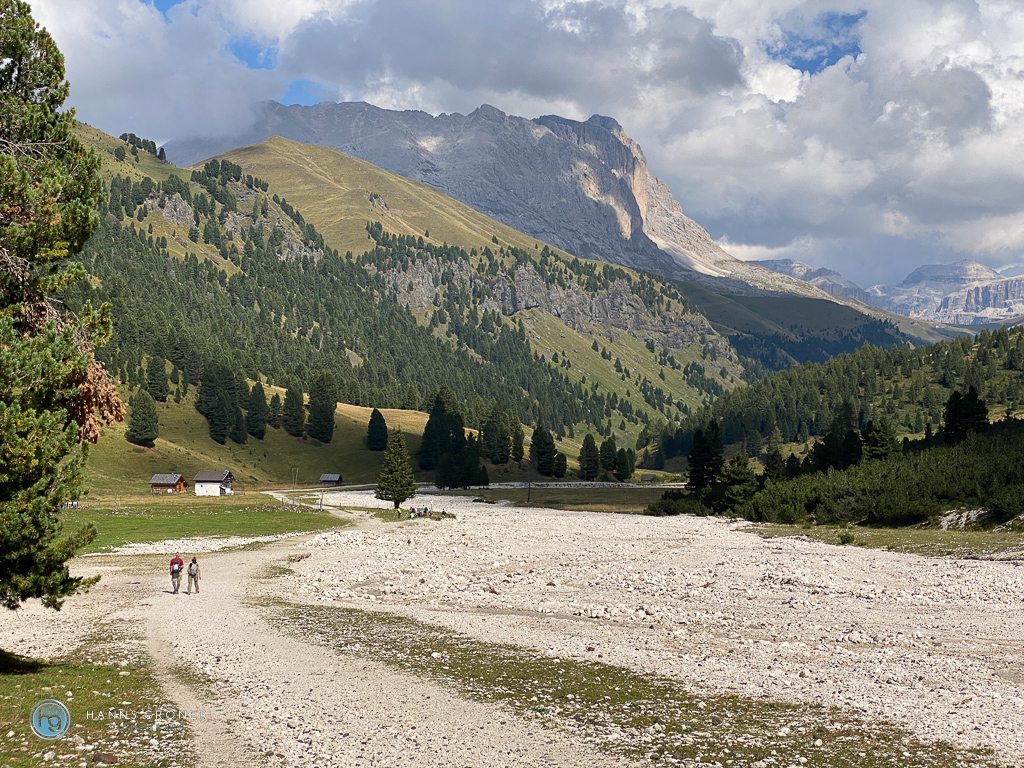 Blick in das weitläufige Durontal und den Plattkofel (Foto: Hanns Gröner)
