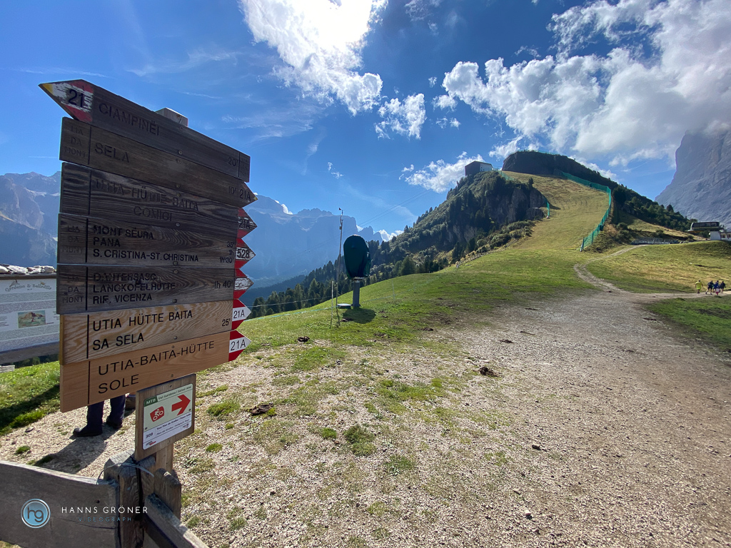 Dolomiten im September 2022 - zwischen Ciampinoi und dem Piz Sella (Foto: Hanns Gröner)