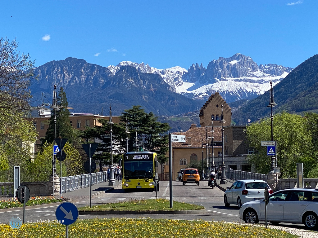 Bozen mit Blick auf den Rosengarten im April 2023 (Foto: Hanns Gröner)