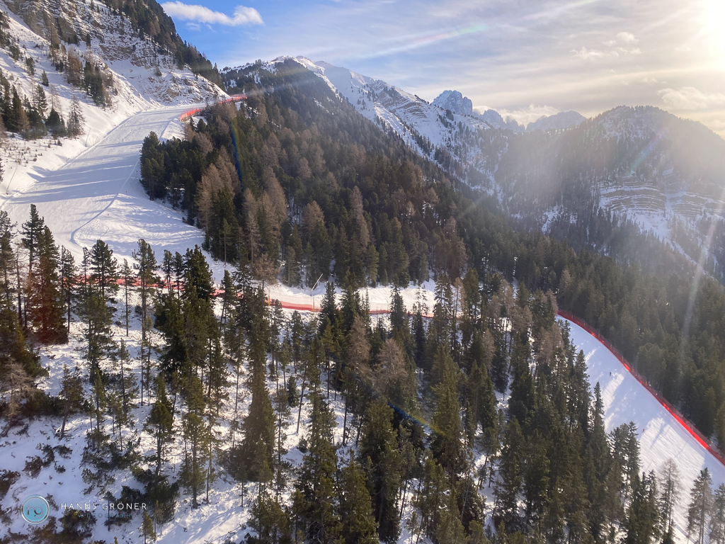 Blick aus der Seilbahn auf die La Longia im Winter 2023 (Foto: Hanns Gröner)