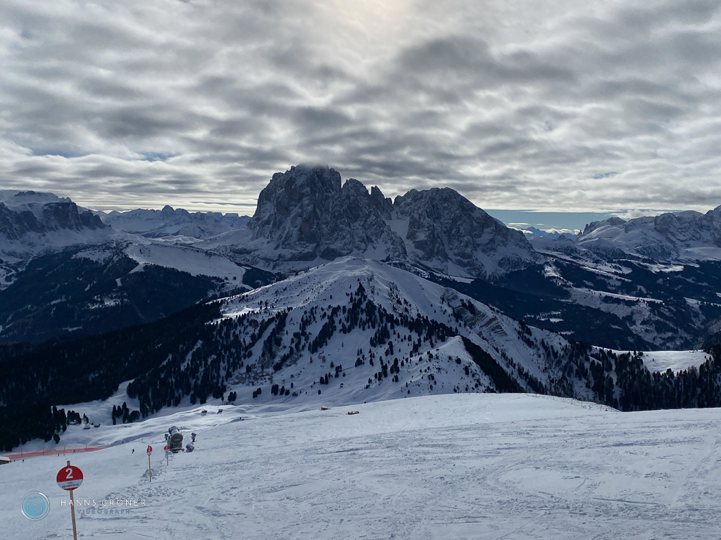La Longia mit Blick auf den Langkofel im Winter 2023 (Foto: Hanns Gröner)